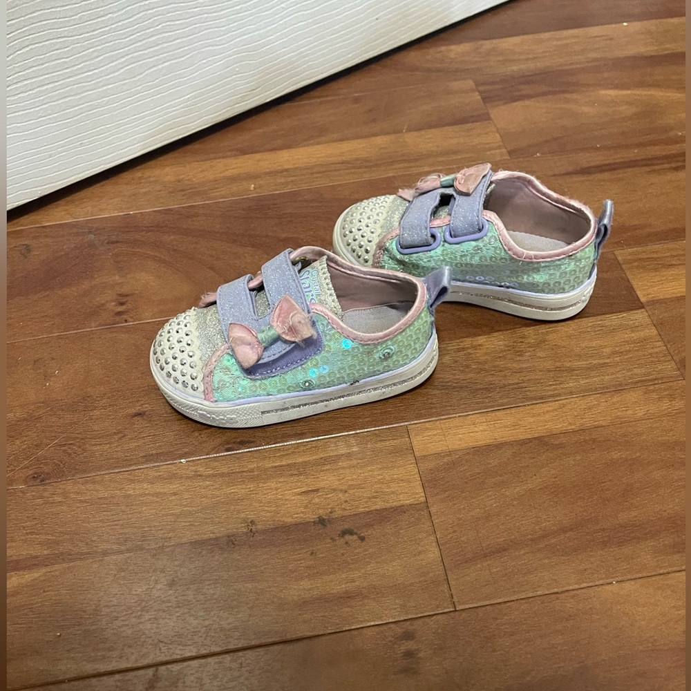 Toddler girl sketchers size 6 light up shoe